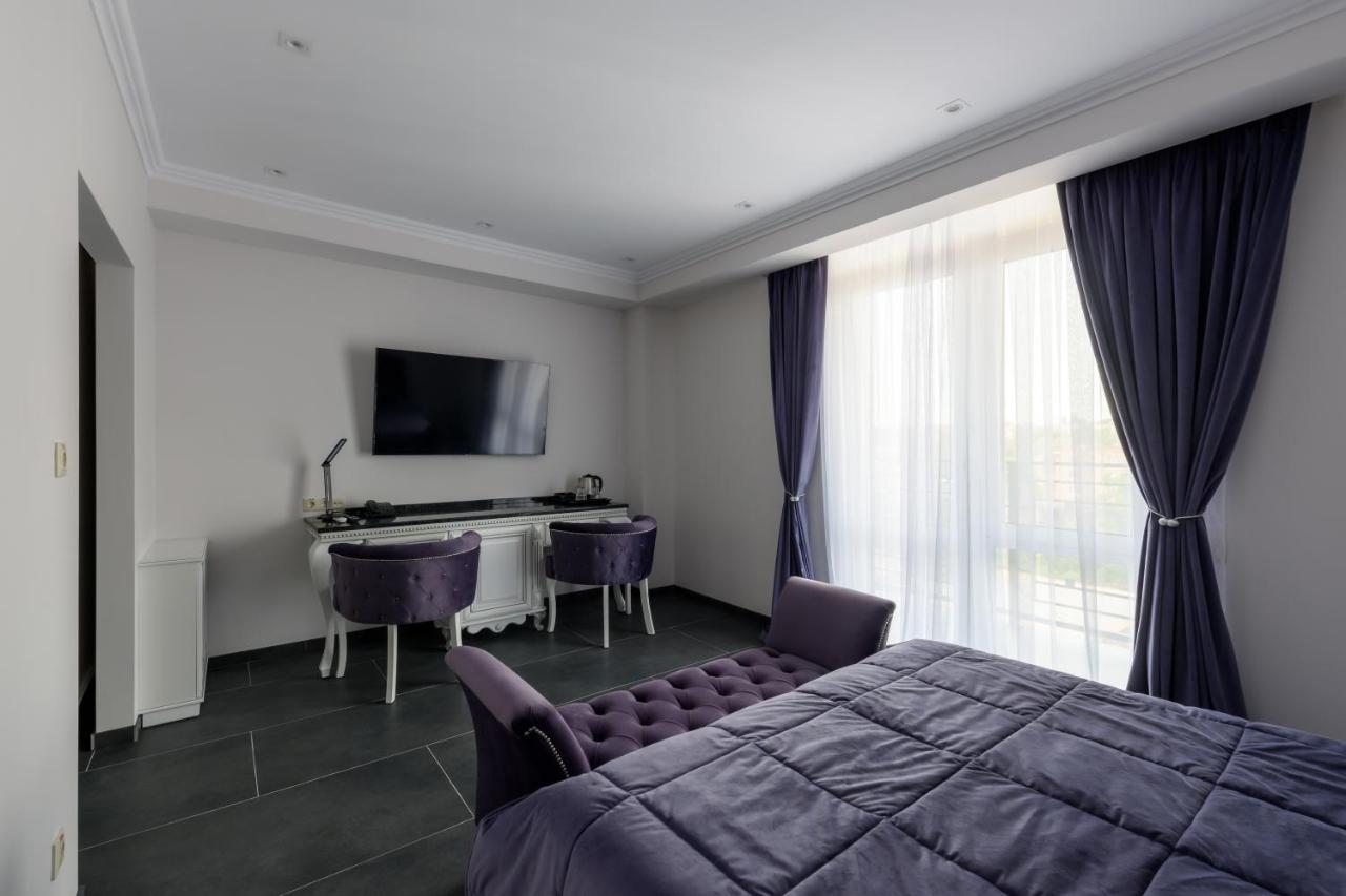 Grand Royal Hotel แชร์นิฟซี ภายนอก รูปภาพ