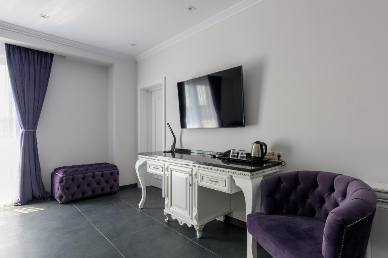 Grand Royal Hotel แชร์นิฟซี ภายนอก รูปภาพ