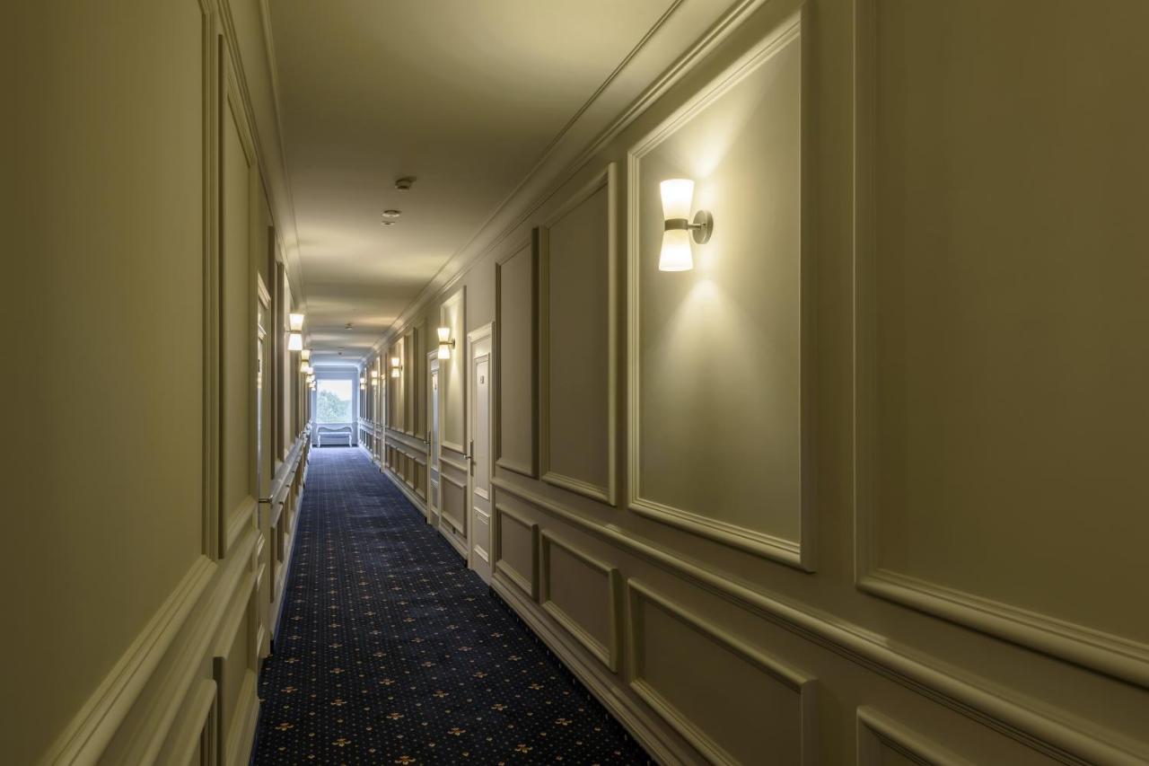 Grand Royal Hotel แชร์นิฟซี ภายนอก รูปภาพ