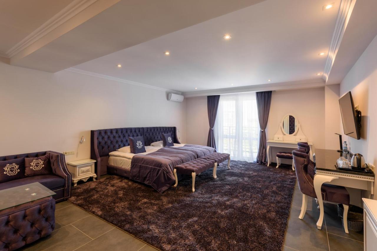 Grand Royal Hotel แชร์นิฟซี ภายนอก รูปภาพ