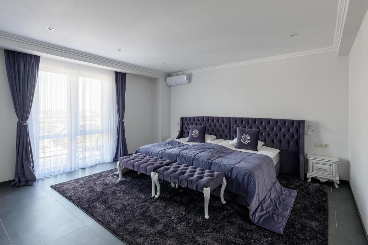 Grand Royal Hotel แชร์นิฟซี ภายนอก รูปภาพ
