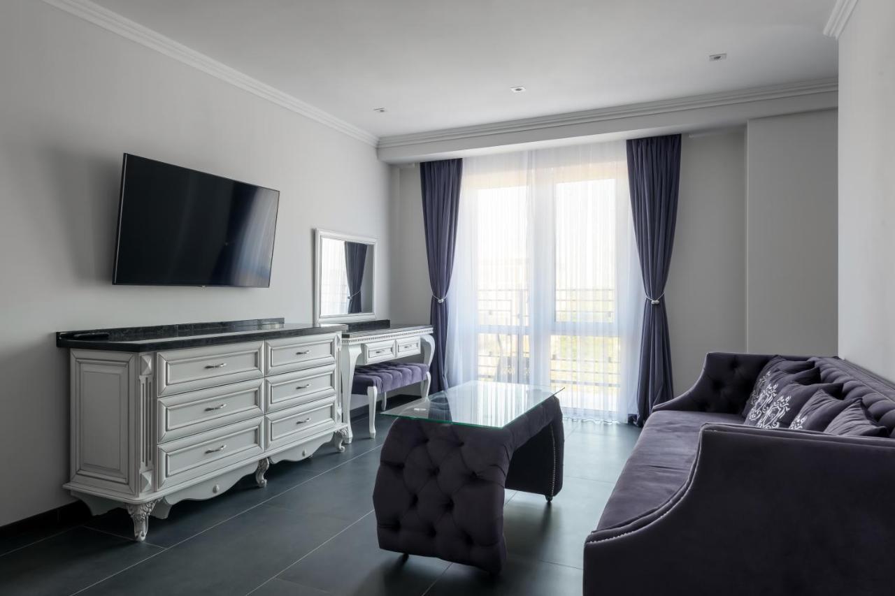 Grand Royal Hotel แชร์นิฟซี ภายนอก รูปภาพ
