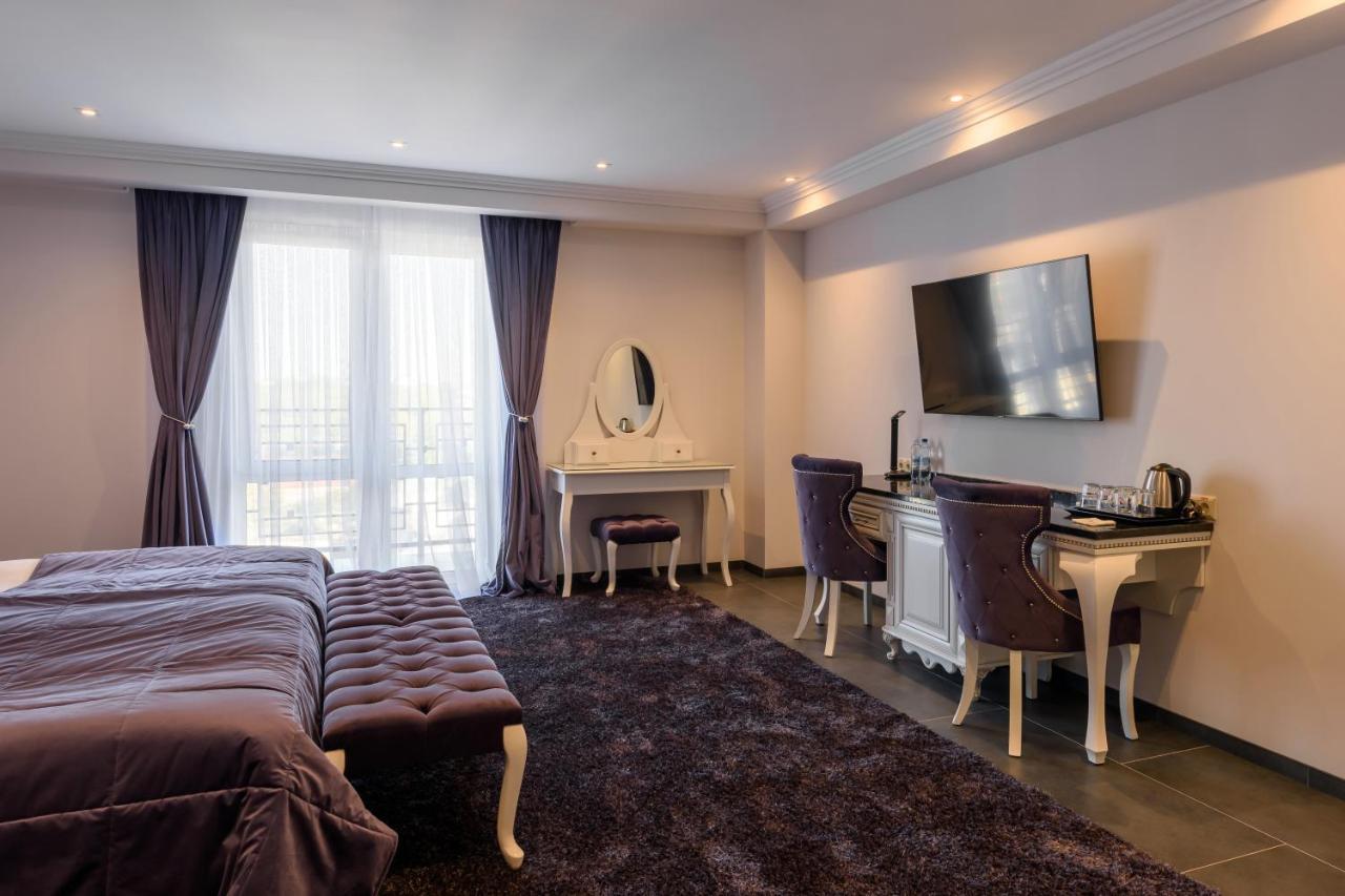 Grand Royal Hotel แชร์นิฟซี ภายนอก รูปภาพ