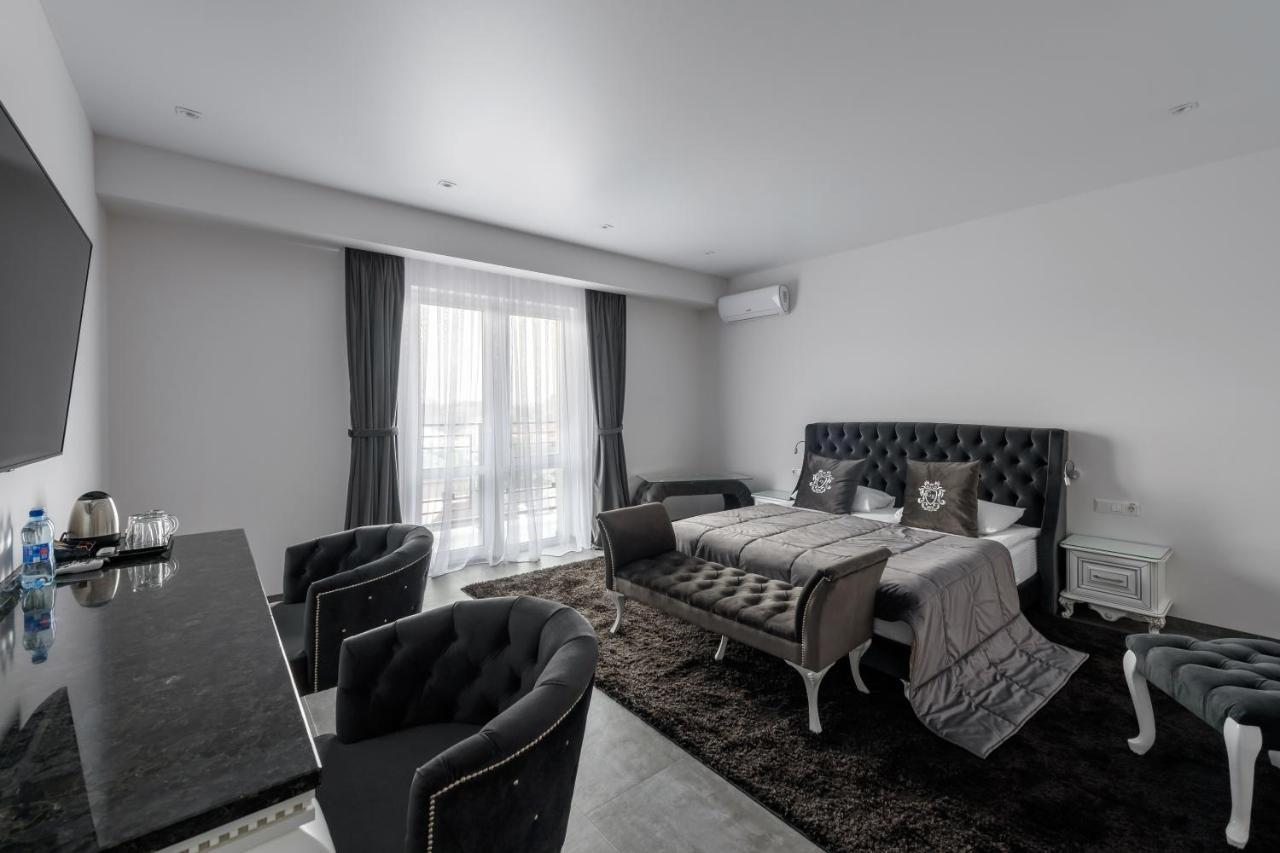 Grand Royal Hotel แชร์นิฟซี ภายนอก รูปภาพ