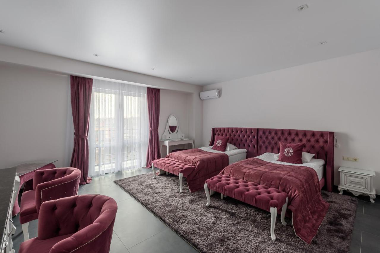 Grand Royal Hotel แชร์นิฟซี ภายนอก รูปภาพ