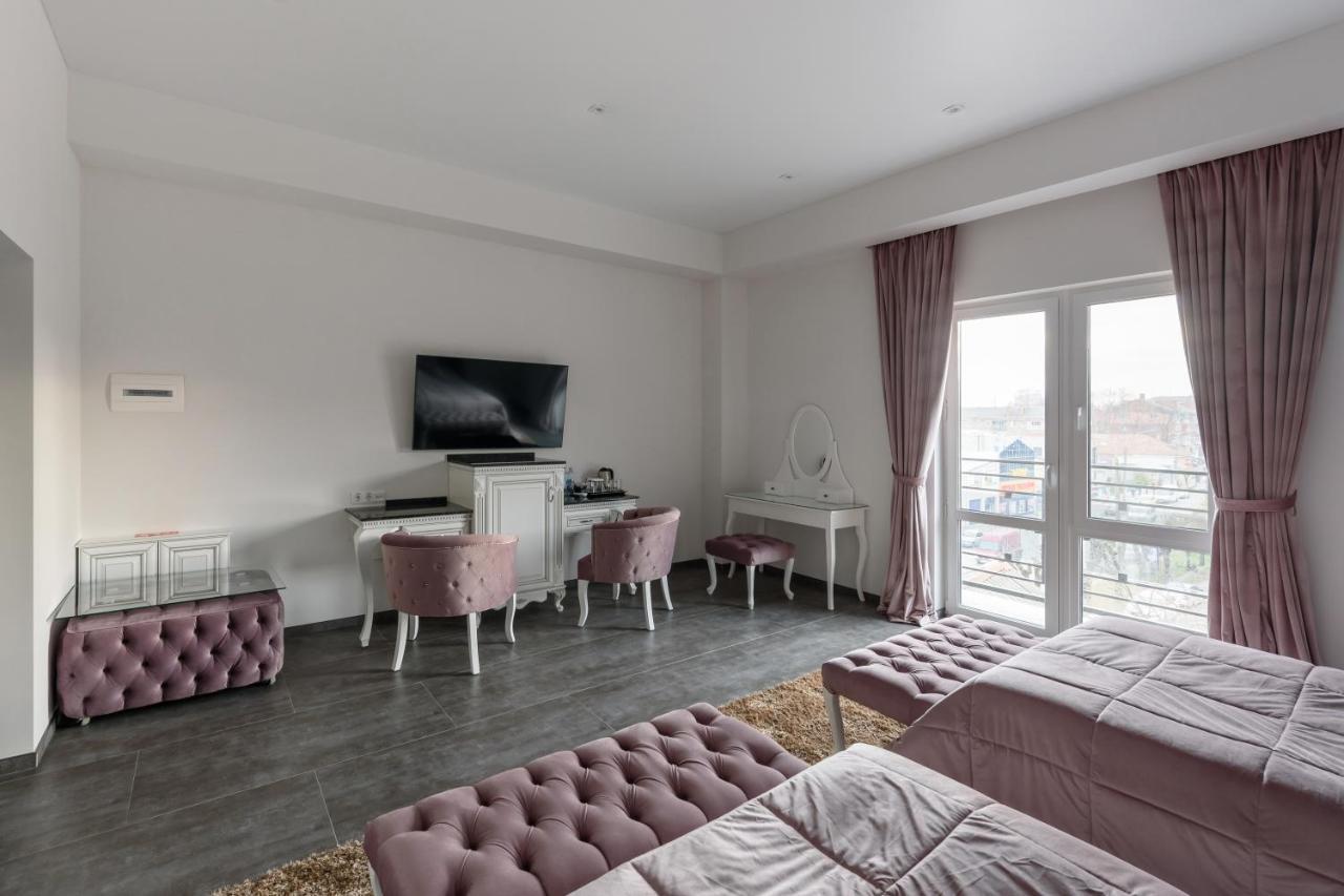 Grand Royal Hotel แชร์นิฟซี ภายนอก รูปภาพ